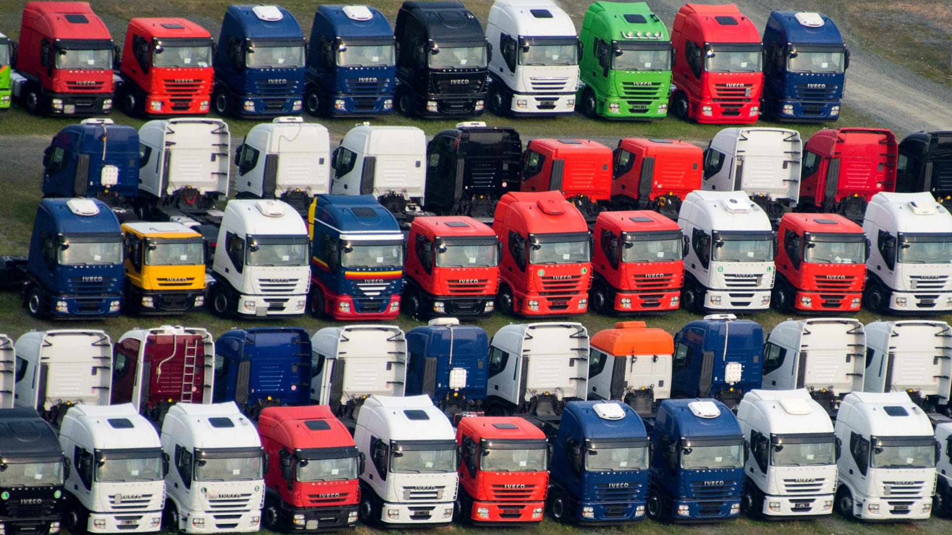 Mehrere Lkw-Hersteller sollen zwischen 1997 und 2011 verbotene Kartellabsprachen getroffen hatten. (Symbolbild) Mehrere Lkw-Hersteller sollen zwischen 1997 und 2011 verbotene Kartellabsprachen getroffen hatten. (Symbolbild)