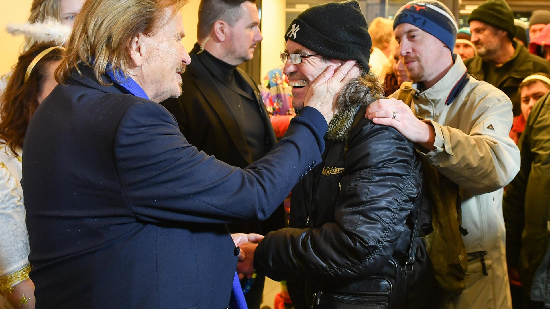 Frank Zander: Der Sänger veranstaltet jedes Jahr ein Weihnachtsessen für Obdachlose.