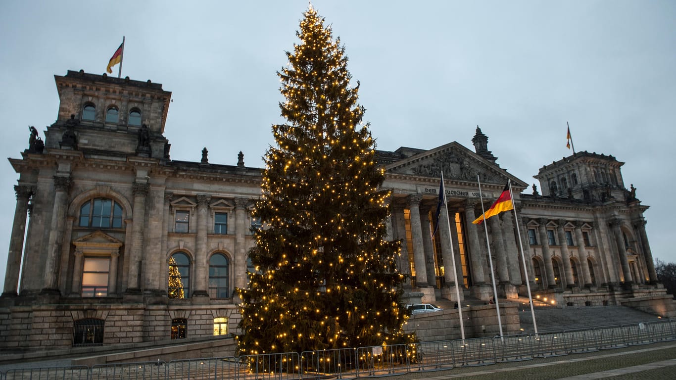 Der Reichstag in Berlin: Die Sondierungsgespräche zwischen SPD und Union sollen schon am 12. Januar abgeschlossen sein.