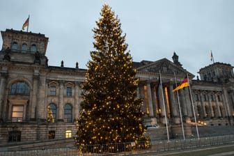 Der Reichstag in Berlin: Die Sondierungsgespräche zwischen SPD und Union sollen schon am 12. Januar abgeschlossen sein.