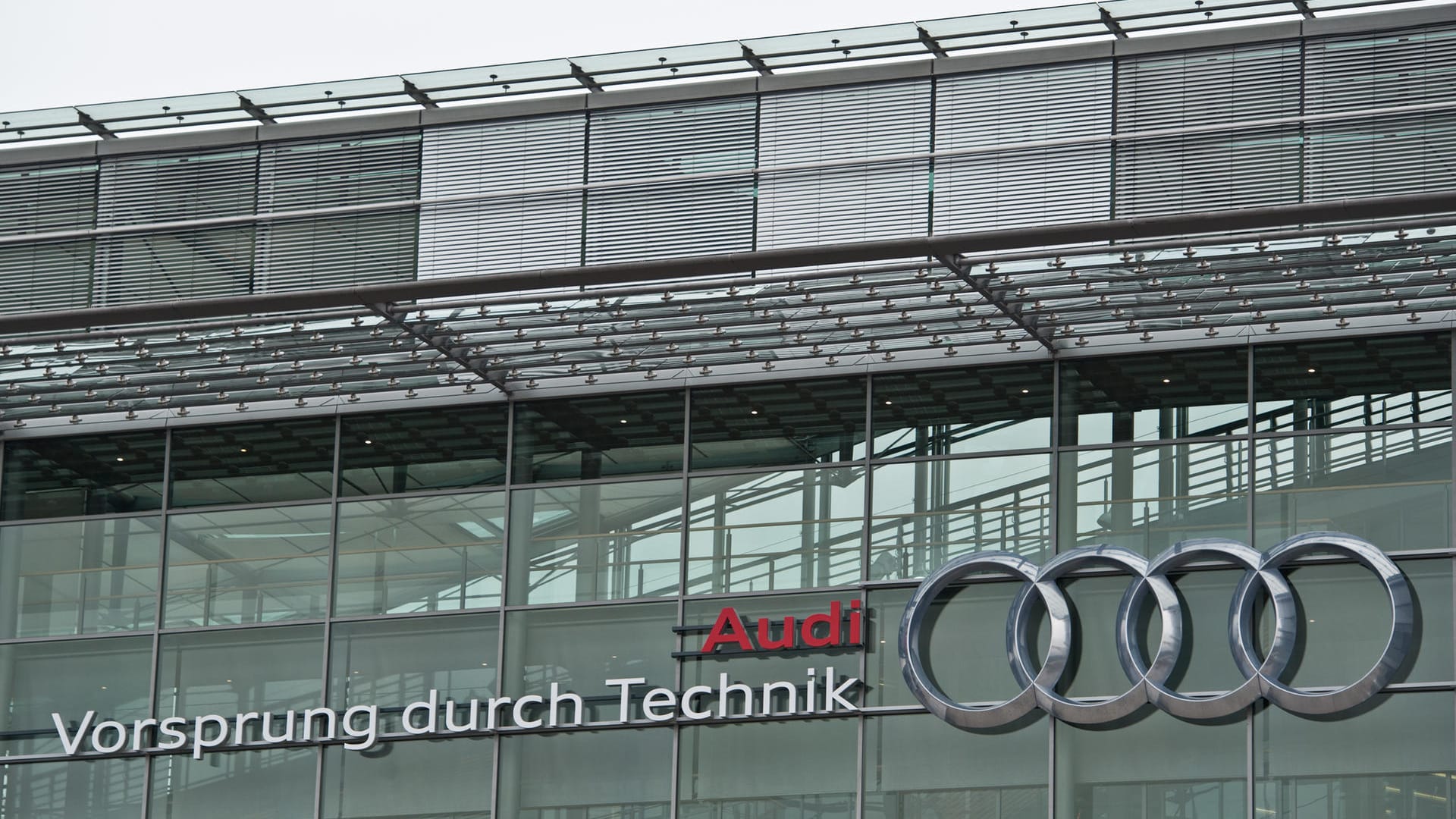 Audi-Werk in Ingolstadt (Bayern): Der deutsche Automobilhersteller hat einen Rückruf gestartet. Audi-Werk in Ingolstadt (Bayern): Der deutsche Automobilhersteller hat einen Rückruf gestartet.