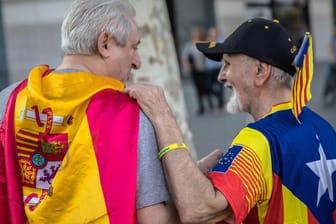 Gegner und Befürworter der Unabhängigkeit: Die Abstimmung am Donnerstag gilt als Schicksalswahl für Katalonien.