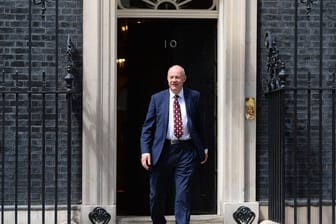 Der britische Arbeitsminister Damian Green verlässt in London Downing Street 10.