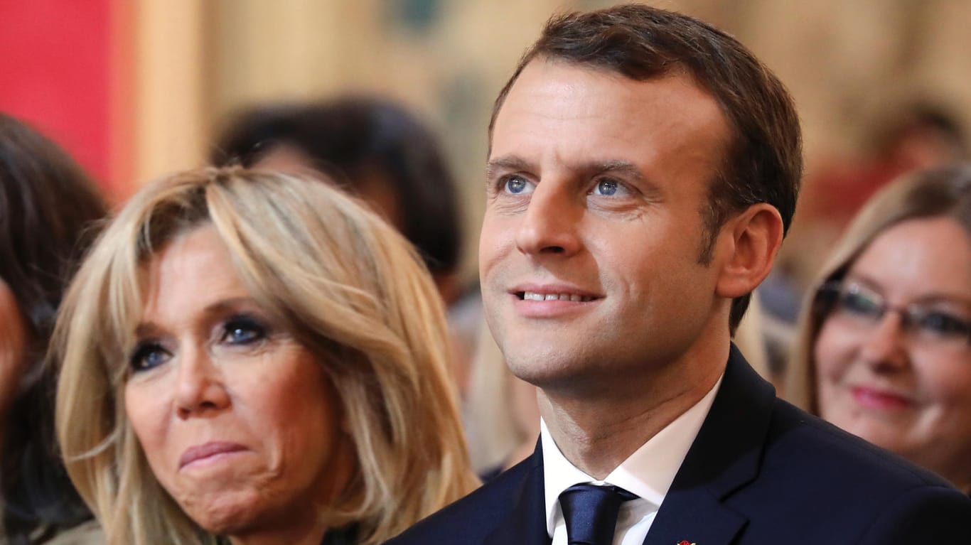 Emmanuel Macron mit seiner Frau Brigitte.