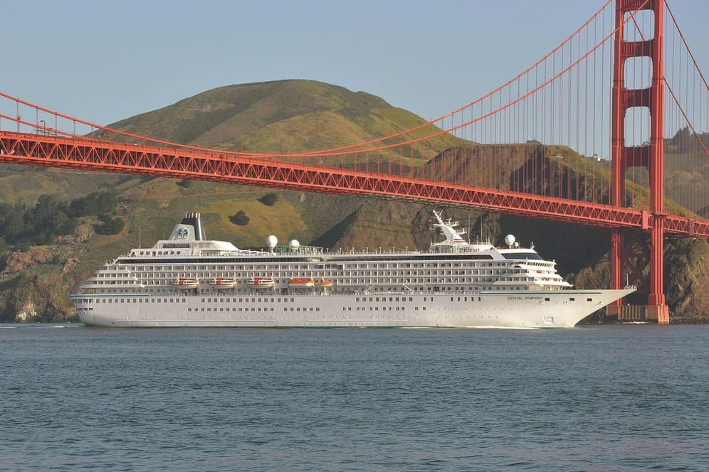 Ein Kreuzfahrtschiff der Reederei Crystal Cruises in San Francisco.