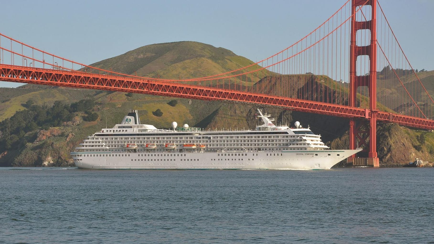 Ein Kreuzfahrtschiff der Reederei Crystal Cruises in San Francisco.