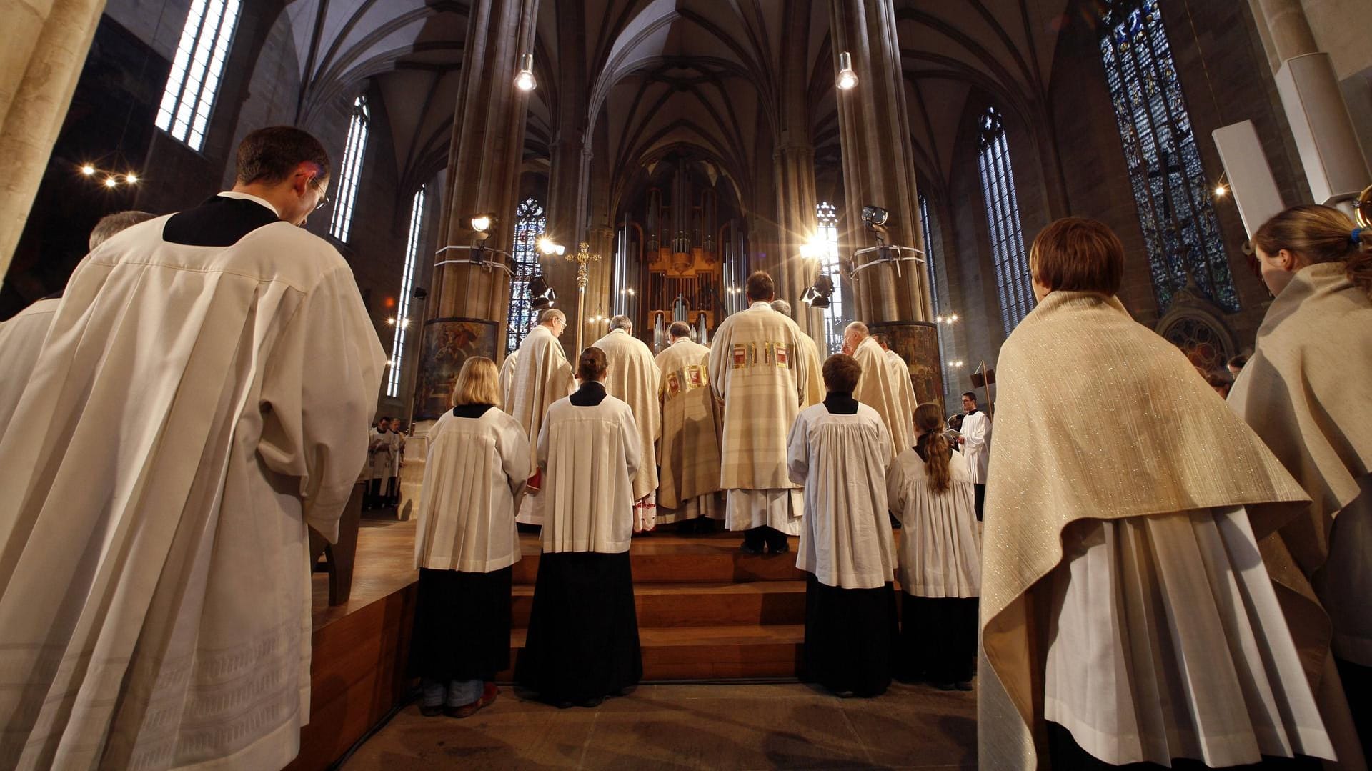 Messdiener in Kirche. (Symbolfoto)