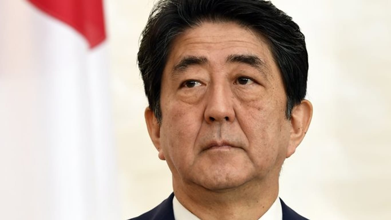 Der japanische Premierminister Shinzo Abe bei einer Pressekonferenz.