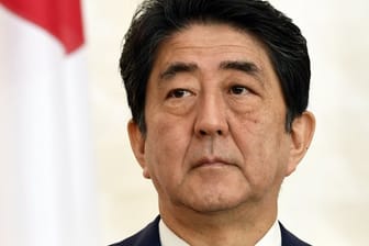 Der japanische Premierminister Shinzo Abe bei einer Pressekonferenz.