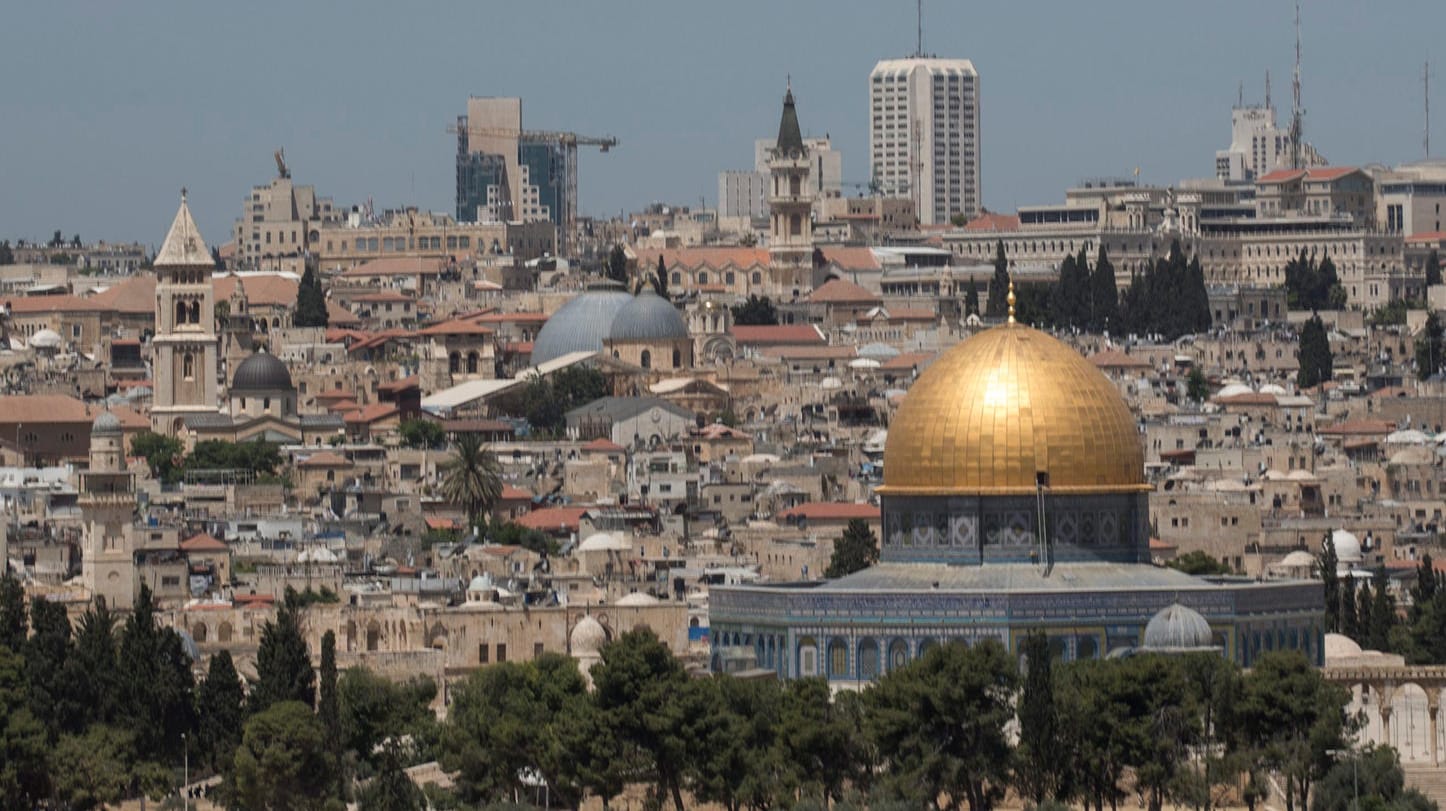 Altstadt von Jerusalem mit Felsendom: Ziel der Pilgerreise von David Britsch. Altstadt von Jerusalem mit Felsendom: Ziel der Pilgerreise von David Britsch.
