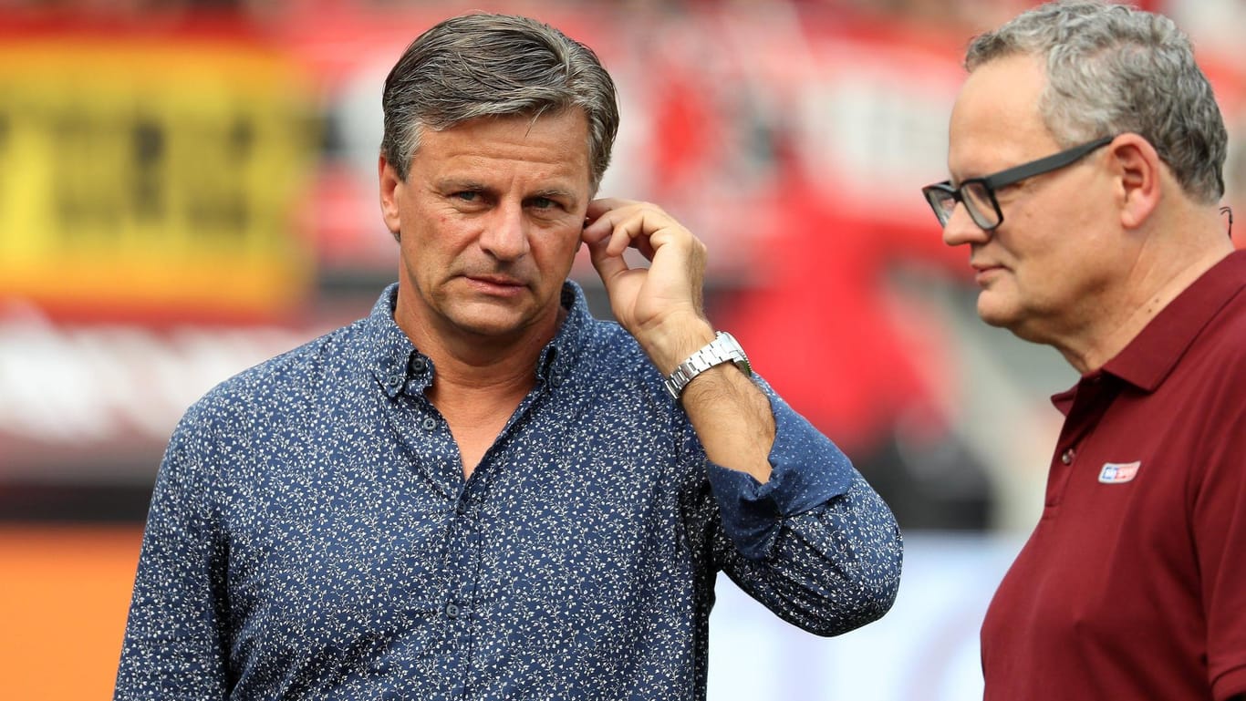 Götz (l.) mit "Sky"-Reporter Uli Potofski: Seit 2016 ist der heutige Trainer ohne Job.