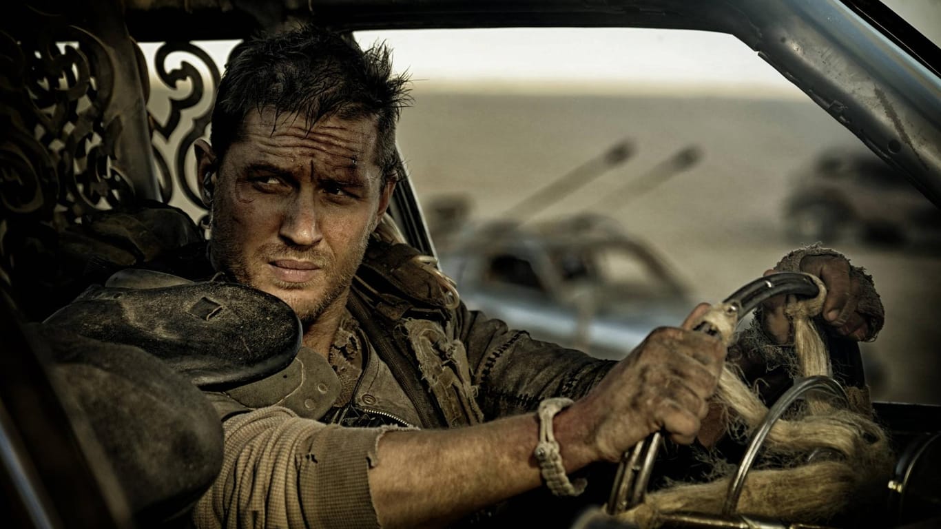 Tom Hardy als "Max Rockatansky". Wenig Worte, viel geschrottete Autos.