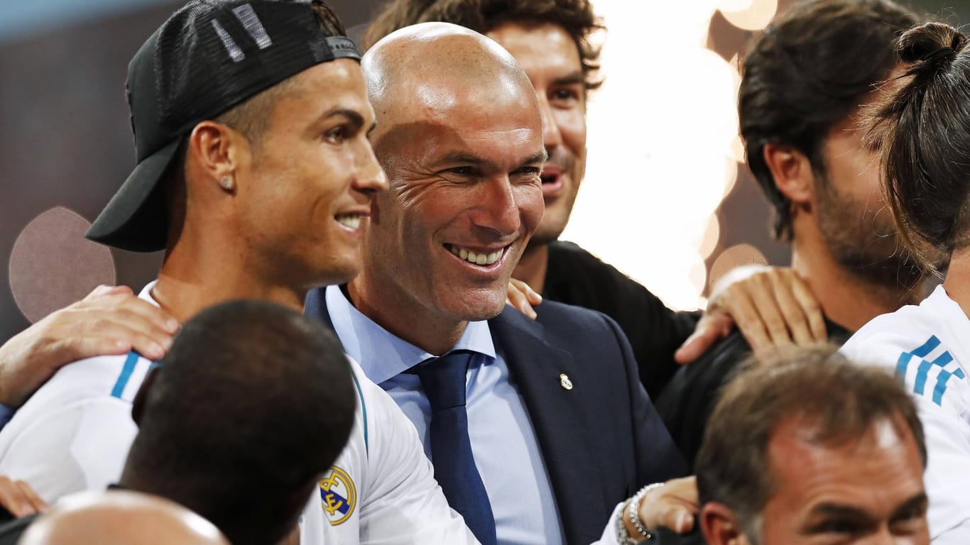 Cristiano Ronaldo und Zinédine Zidane: Hier freuen sie sich über den Supercup-Sieg gegen den FC Barcelona im August.