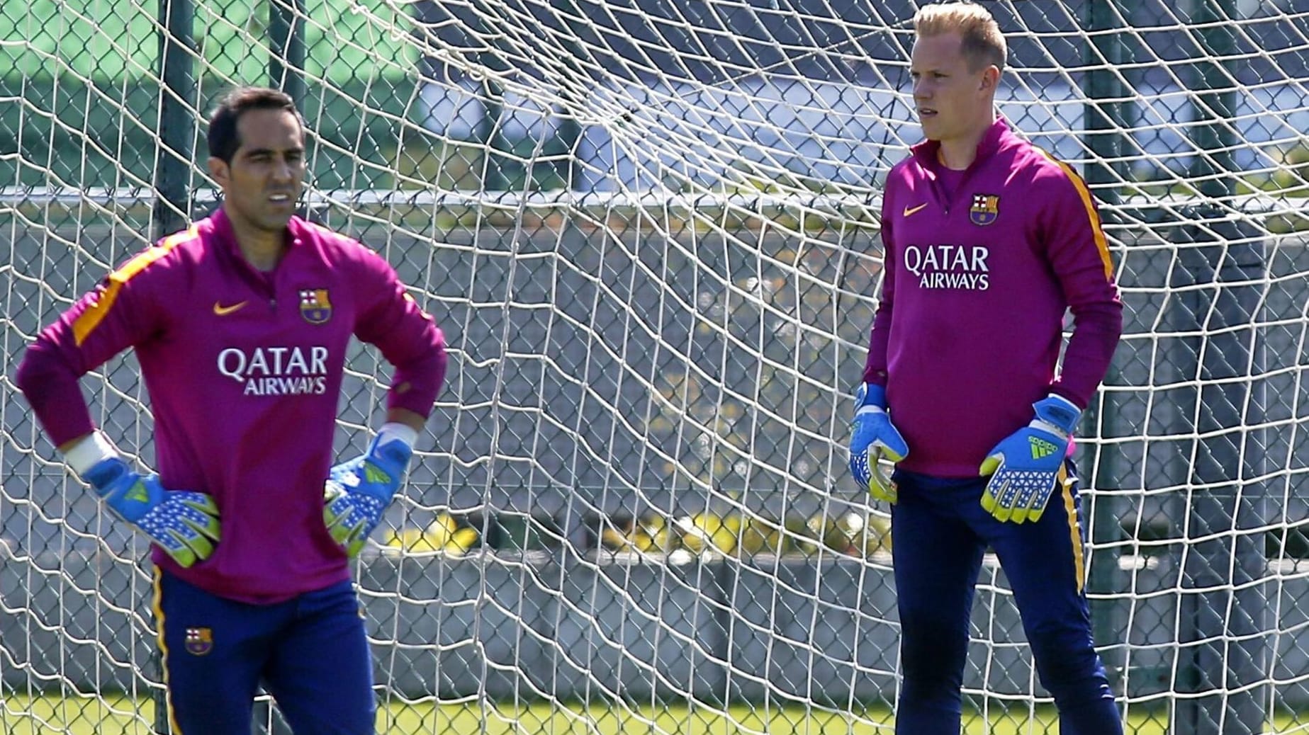 Claudio Bravo (li.) und ter Stegen 2016 im Training: Am Chilenen kam der Torwart lange nicht vorbei.