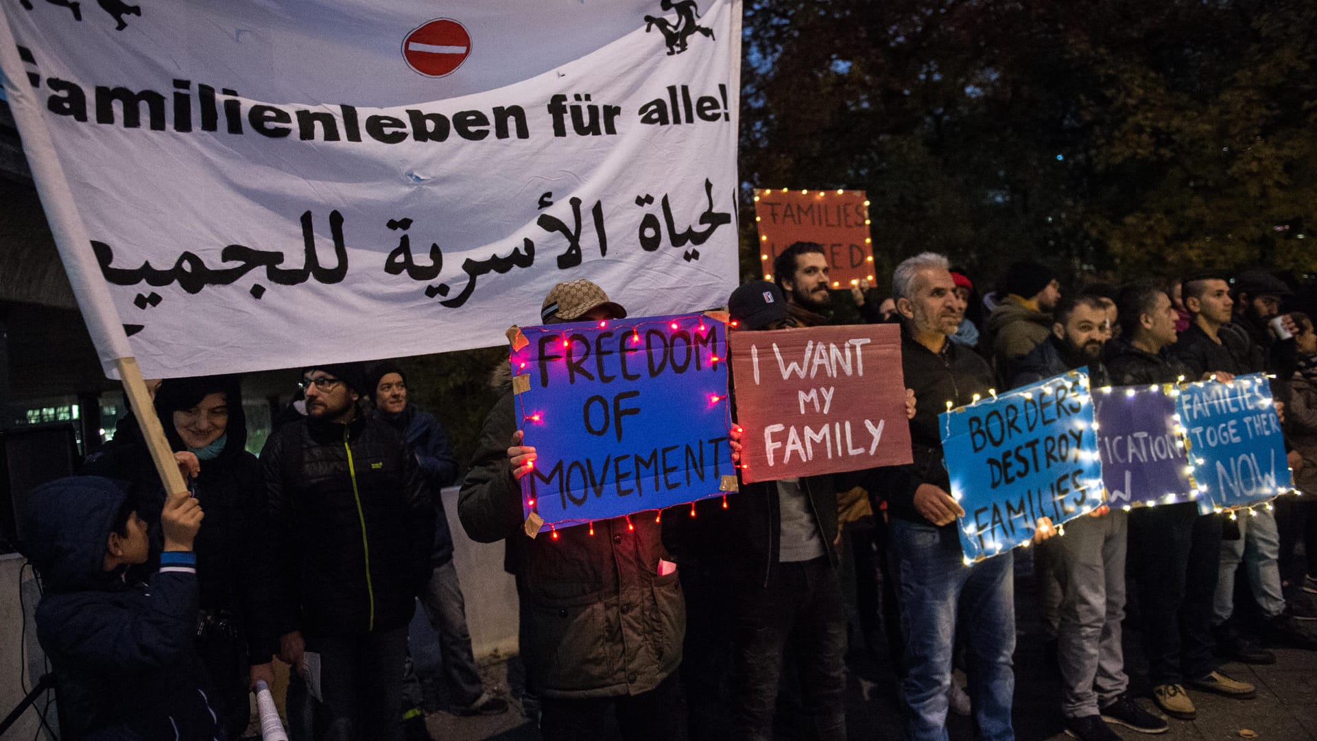 Demonstration im November vor dem Innenministerium in Berlin: Der Familiennachzug von Flüchtlingen ist politisch umstritten.