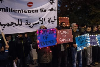 Demonstration im November vor dem Innenministerium in Berlin: Der Familiennachzug von Flüchtlingen ist politisch umstritten.