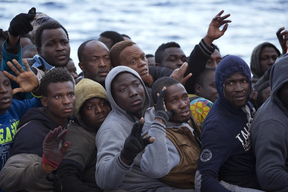 Seit über einem Jahr versuchen Flüchtlinge aus Libyen übers Mittelmeer nach Europa zu gelangen.