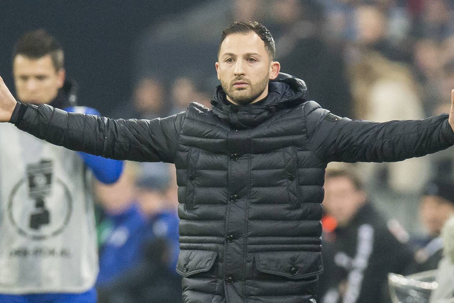 Domenico Tedesco: Der unerfahrene Trainer überwintert mit Schalke auf Platz zwei.