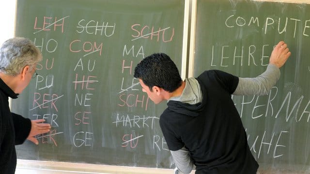 Integrationskurs "Deutsch als Fremdsprache": Außenminister Gabriel will eine finanzielle Belohnung für die Integration in Städten und Gemeinden. Integrationskurs "Deutsch als Fremdsprache": Außenminister Gabriel will eine finanzielle Belohnung für die Integration in Städten und Gemeinden.