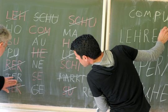 Integrationskurs "Deutsch als Fremdsprache": Außenminister Gabriel will eine finanzielle Belohnung für die Integration in Städten und Gemeinden.