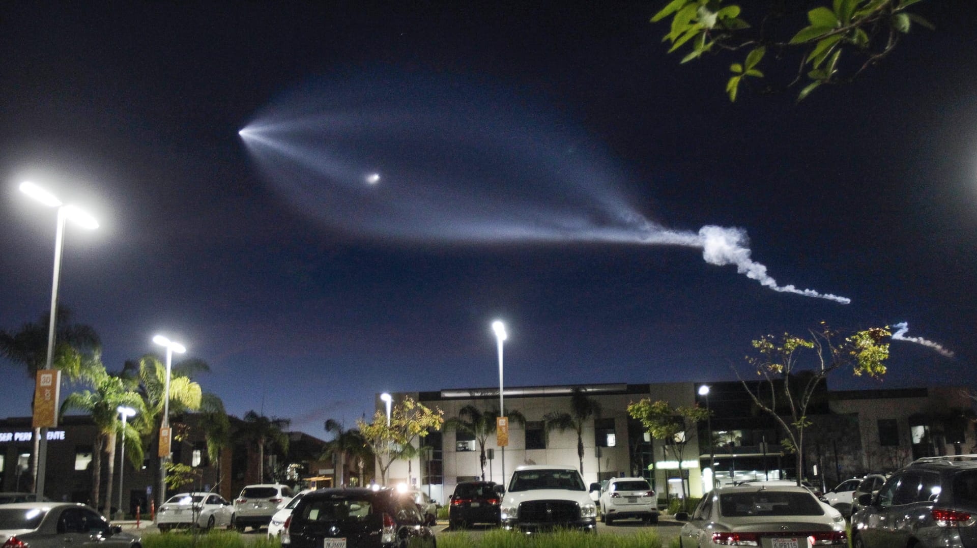 Viele fragten sich, ob es sich bei dem Objekt, um ein Ufo handelte. Viele fragten sich, ob es sich bei dem Objekt, um ein Ufo handelte.