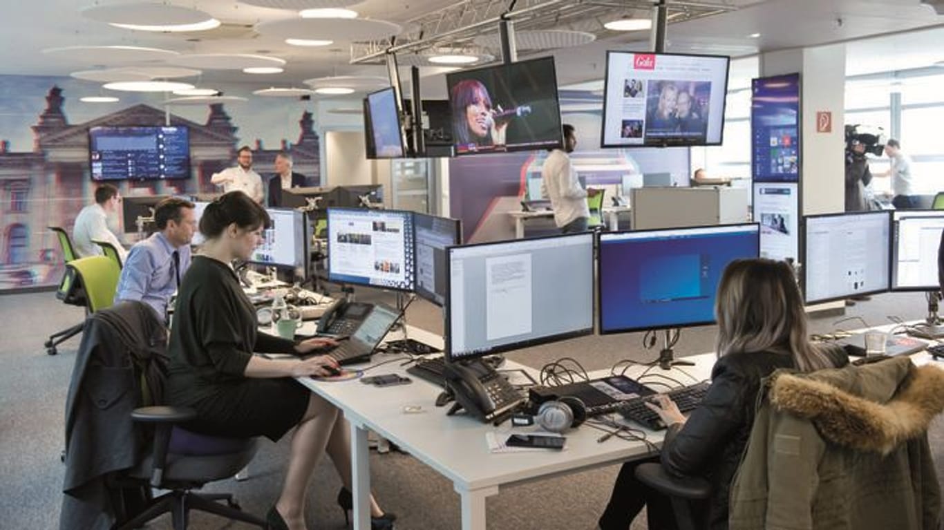 Der neue Newsroom von t-online.de in Berlin. Rund 70 Mitarbeiter sorgen hier dafür, dass Besucher des Nachrichtenportals aktuell und umfassend informiert werden.