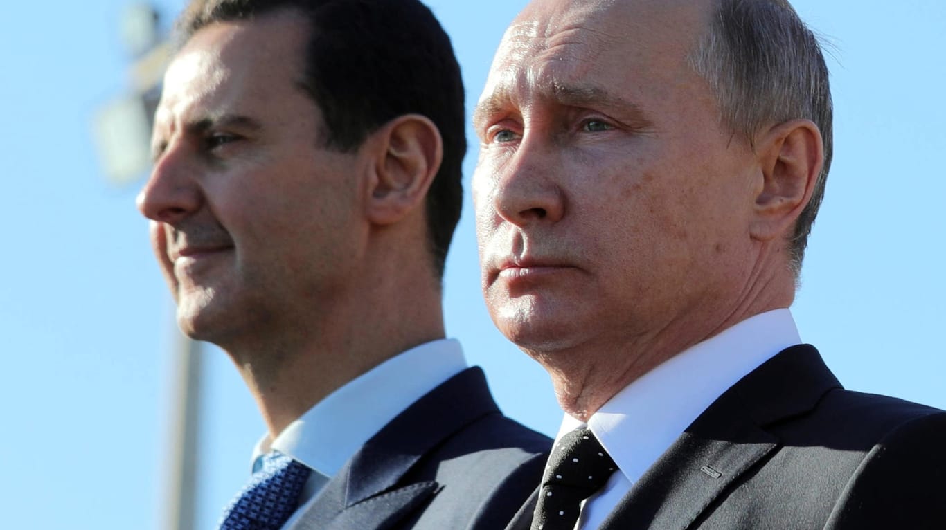 Putin, Assad auf einer Luftwaffenbasis in Syrien: Der russische Präsident ist der mächtigste Mann in Syrien.