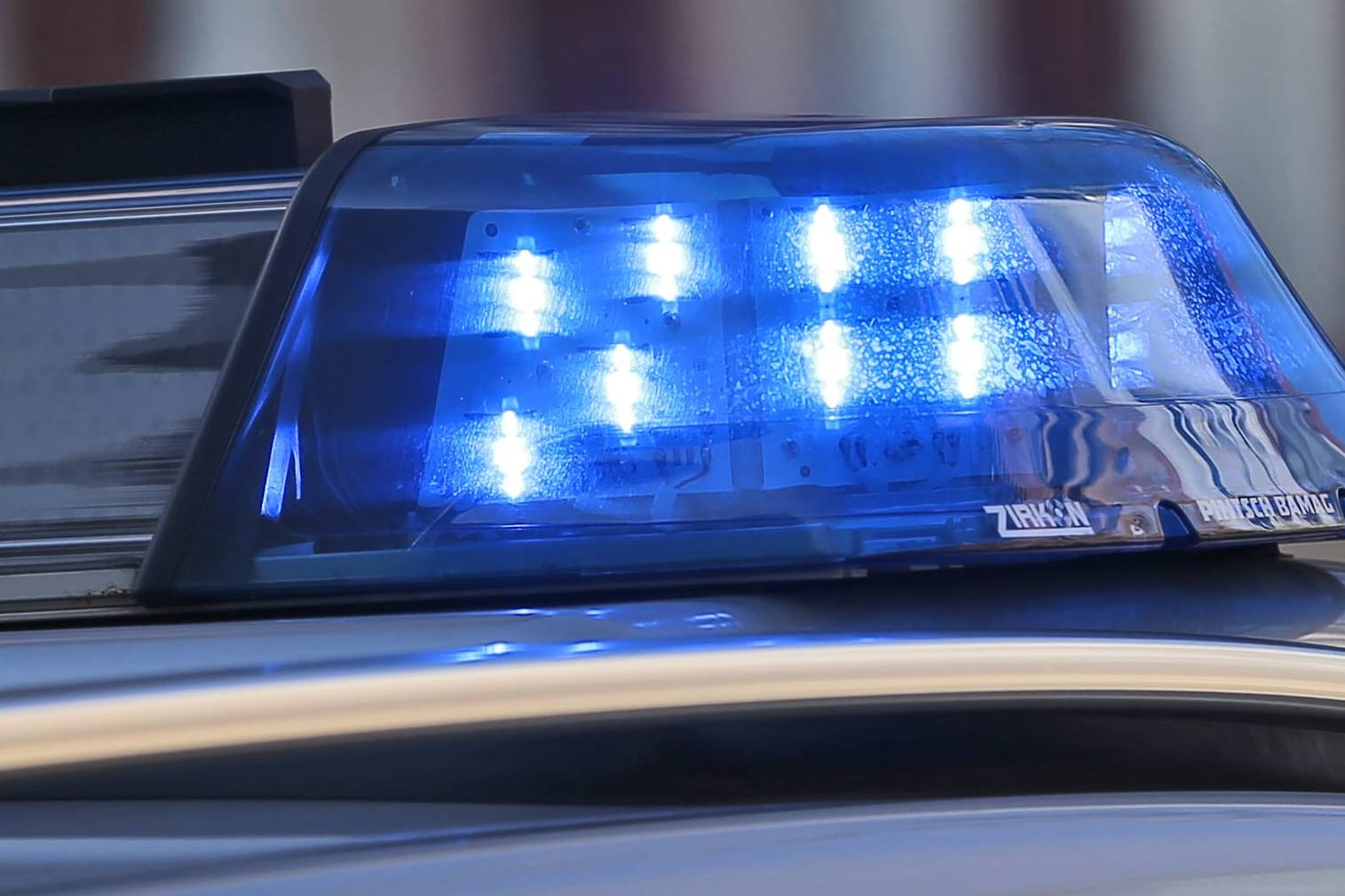 Die Polizei sucht nach Zeugen, die die Tat oder mögliche flüchtende Personen beobachtet haben. (Symbolbild)