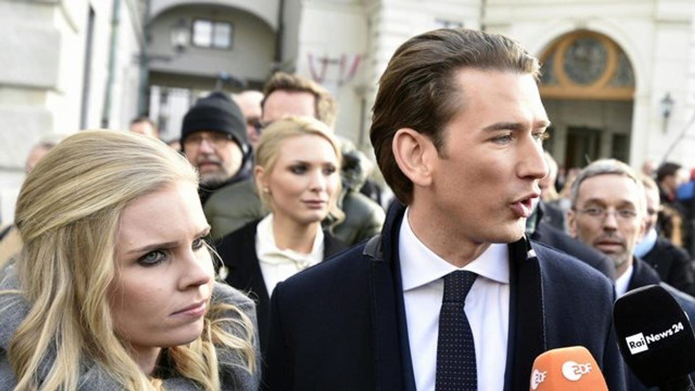 Österreichs neuer Bundeskanzler Sebastian Kurz (ÖVP) und seine Freundin Susanne Thier.