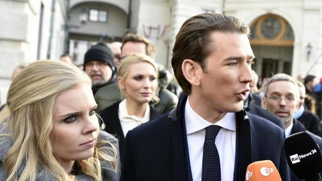 Österreichs neuer Bundeskanzler Sebastian Kurz (ÖVP) und seine Freundin Susanne Thier. Österreichs neuer Bundeskanzler Sebastian Kurz (ÖVP) und seine Freundin Susanne Thier.
