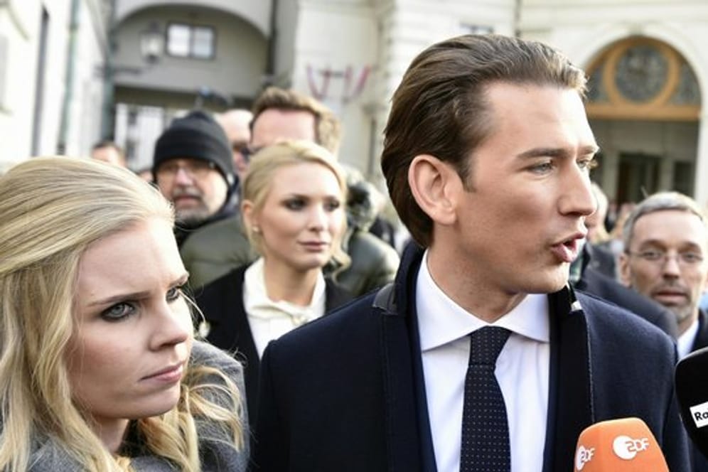 Österreichs neuer Bundeskanzler Sebastian Kurz (ÖVP) und seine Freundin Susanne Thier.