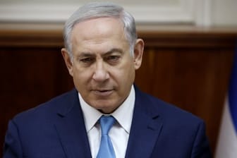 Israels Ministerpräsident Benjamin Netanjahu nimmt in Jerusalem an der wöchentlichen Kabinettssitzung teil.