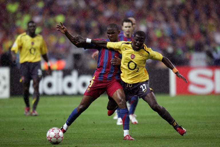 Eboué (r.) im Champions-League-Finale 2006 gegen Barcelonas Eto'o.