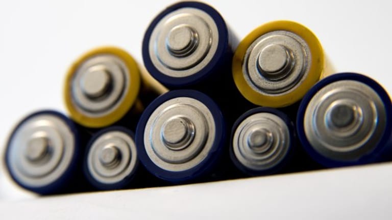 Leere Lithium-Batterien und -Akkus gehören in Sammelboxen.
