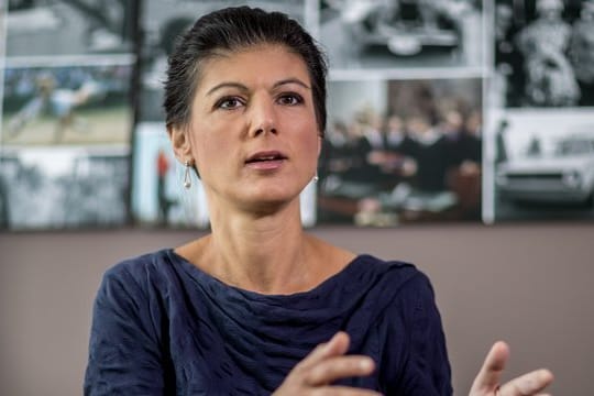Sahra Wagenknecht: "Wer will schon von der EU-Kommission und ihrem Präsidenten Jean-Claude Juncker regiert werden.