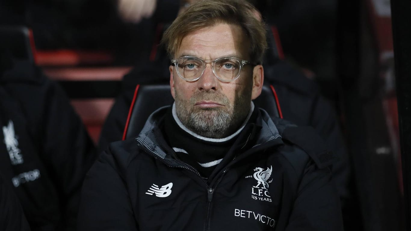 Liverpools Teammanager Jürgen Klopp: Seit 13 Spielen wettbewerbsübergreifend ungeschlagen – trotzdem erhöht er den Druck.