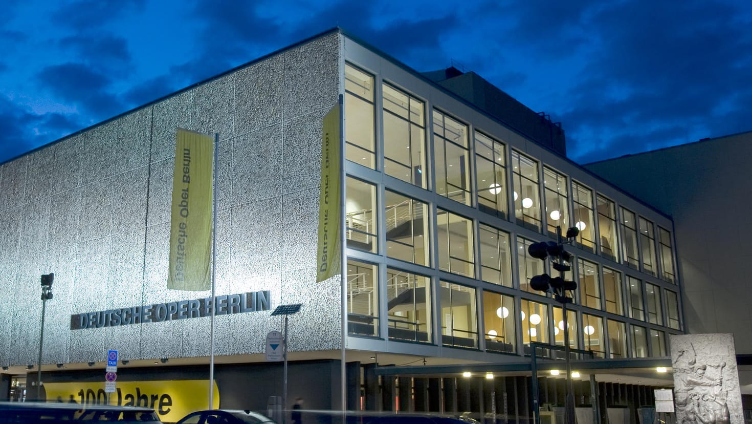 Deutsche Oper: Eine defekte Sprinkleranlage sorgt für ungewollte Programmänderungen. Deutsche Oper: Eine defekte Sprinkleranlage sorgt für ungewollte Programmänderungen.