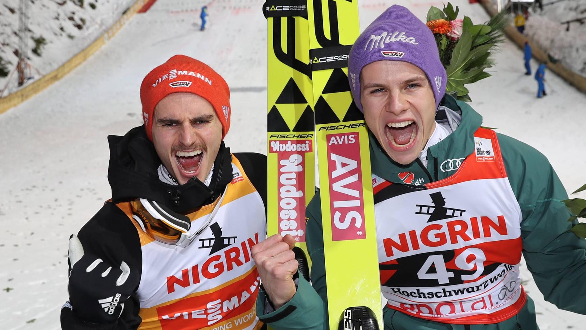 Richard Freitag (links) und Andreas Wellinger (rechts) beim Weltcup in Titisee-Neustadt.