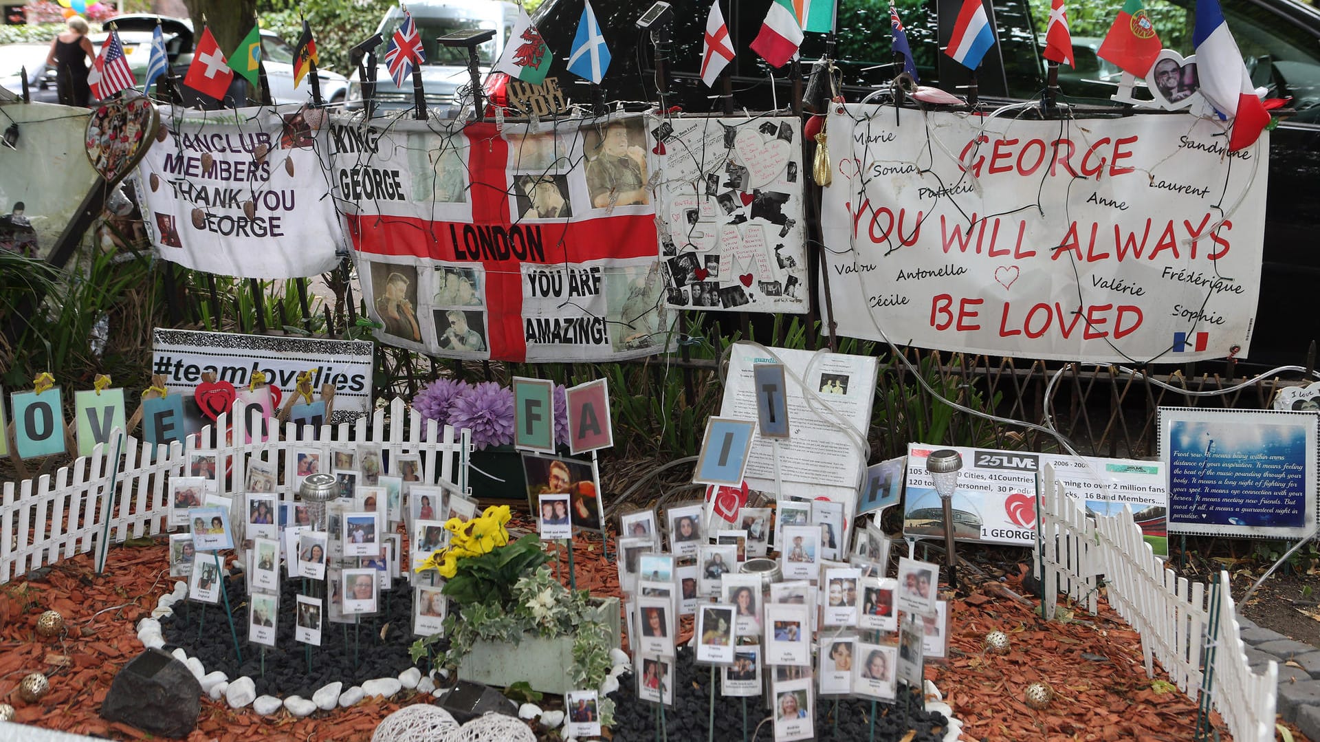 An seinem Geburtstag versammelten sich Fans vor seinem Haus in London.