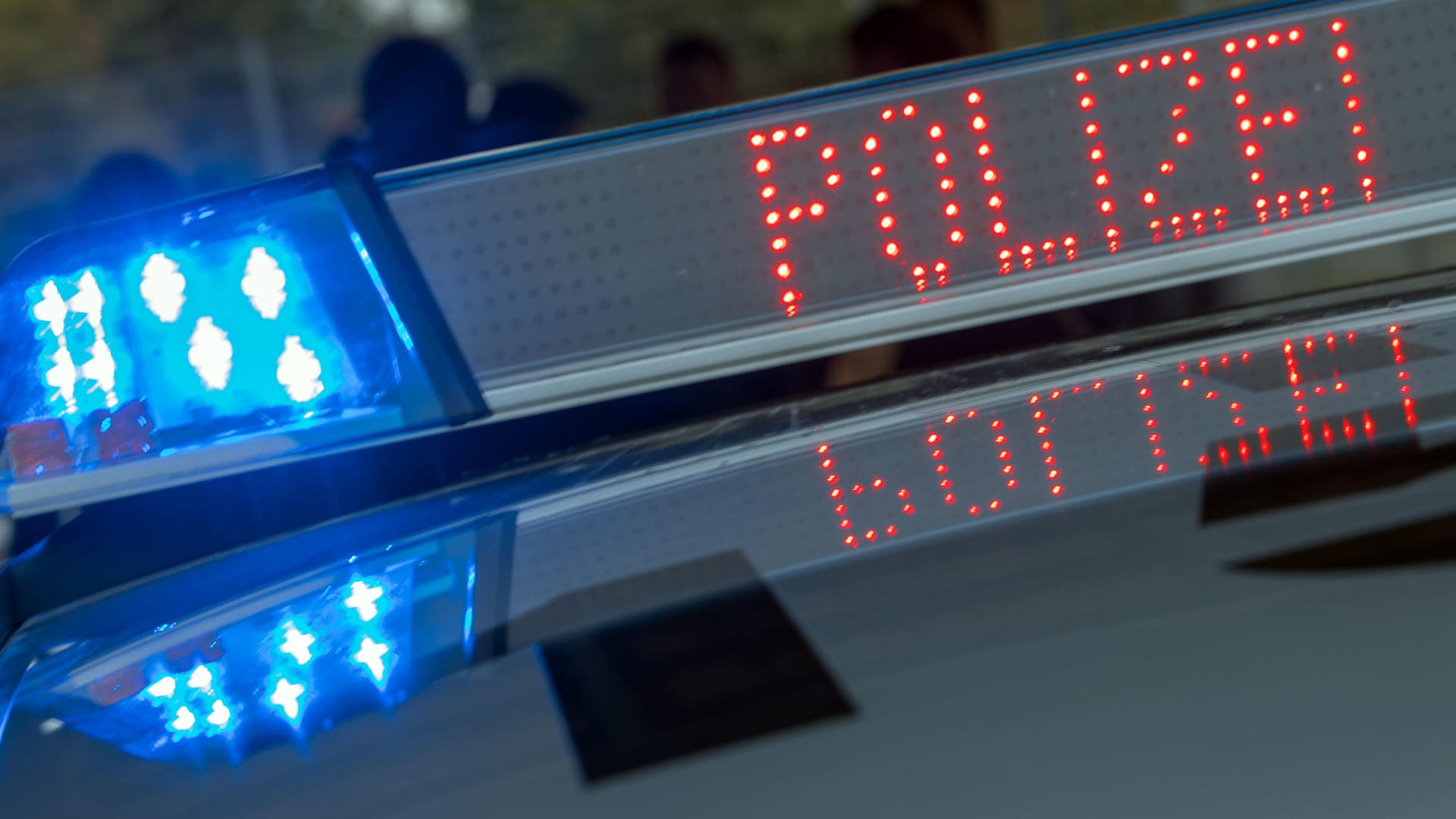 Ermittlungen in Köln: Der Polizei zufolge hatte es offenbar Streit zwischen der 39-Jährigen und ihrem Bekannten gegeben. Ermittlungen in Köln: Der Polizei zufolge hatte es offenbar Streit zwischen der 39-Jährigen und ihrem Bekannten gegeben.