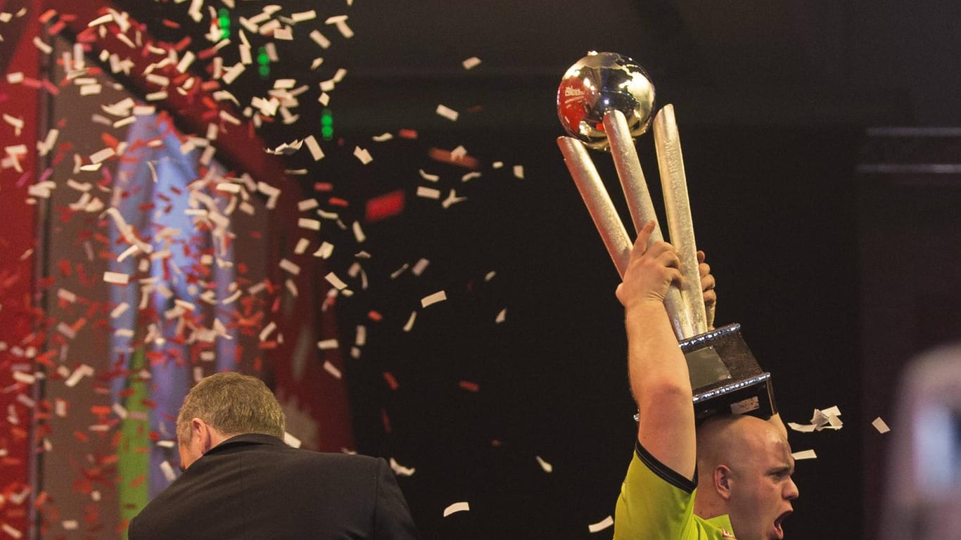 Michael van Gerwen feiert am 01.01.2014 seinen ersten WM-Titel.