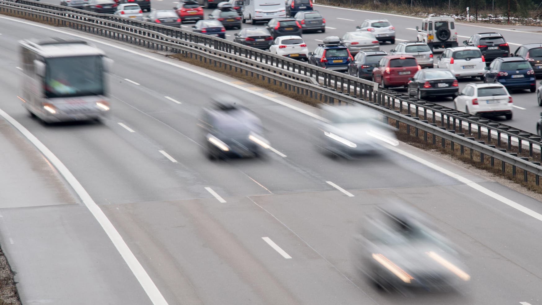 Urlaubsreiseverkehr auf der A8 Urlaubsreiseverkehr auf der A8