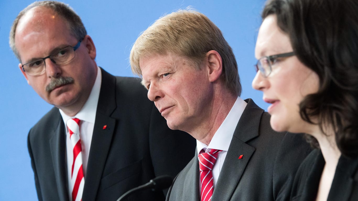 DGB-Vorstandsmitglied Stefan Körzell (l-r), DGB-Chef Reiner Hoffmann und Andrea Nahles (SPD): Körzell kritisiert eine mögliche Abschaffung des Solis als "Steuersenkung für Gutverdiener".
