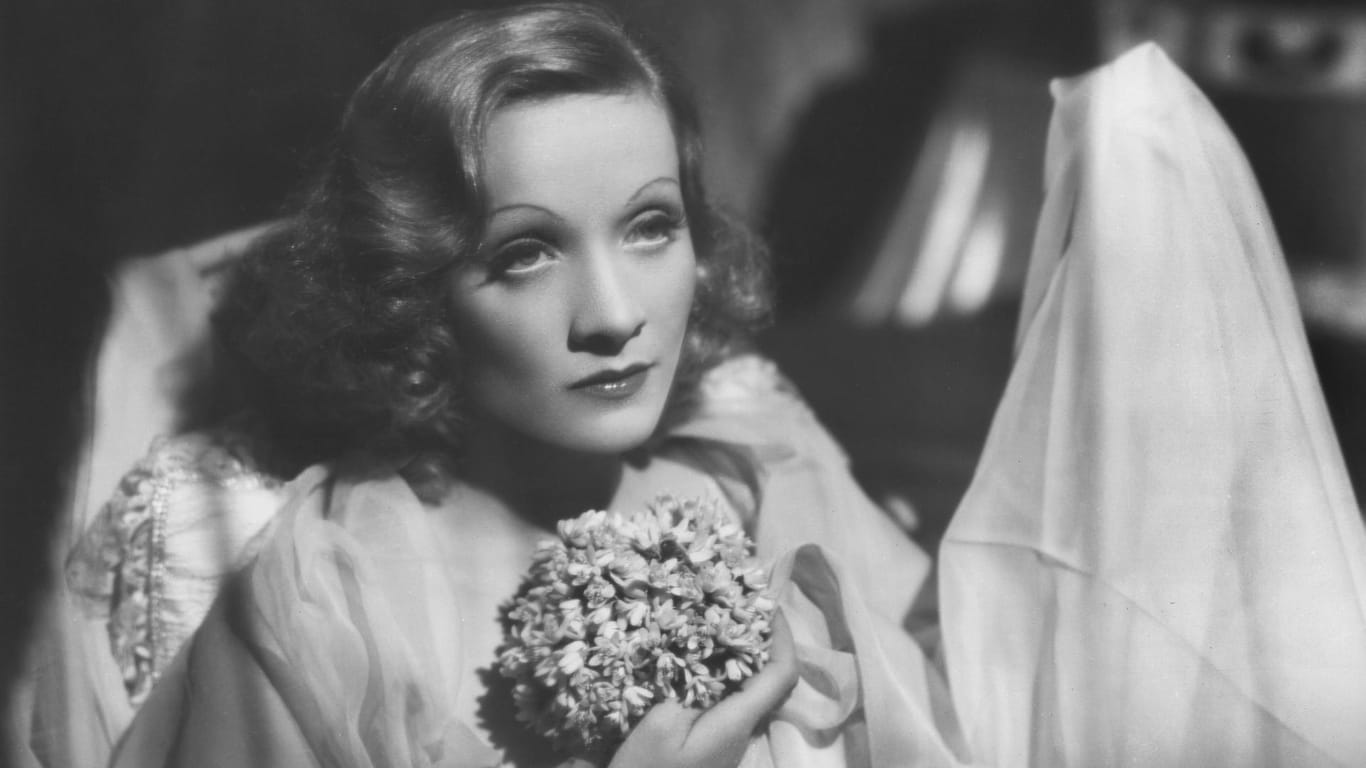 Marlene Dietrich am Set von "Der Garten Allahs": Die Diva wäre heute 116 Jahre alt geworden.