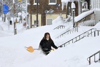 Innerhalb von zwei Tagen kam es in der US-Stadt Erie zu anderthalb Meter hohen Schneemassen.