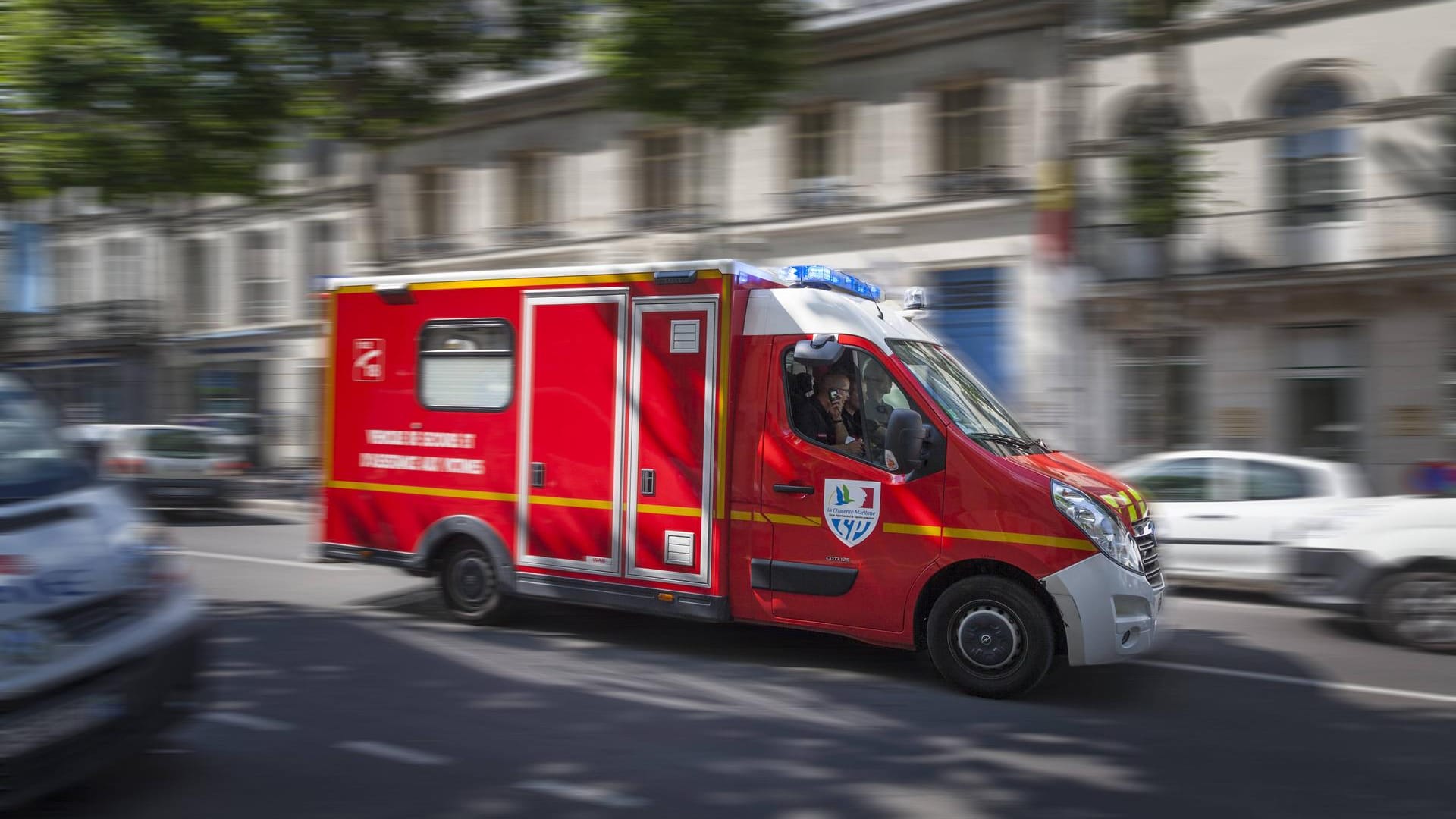 Aus Wut hat ein 15-Jähriger mit dem Messer auf seine Schwester eingestochen und sie tödlich verletzt. Aus Wut hat ein 15-Jähriger mit dem Messer auf seine Schwester eingestochen und sie tödlich verletzt.