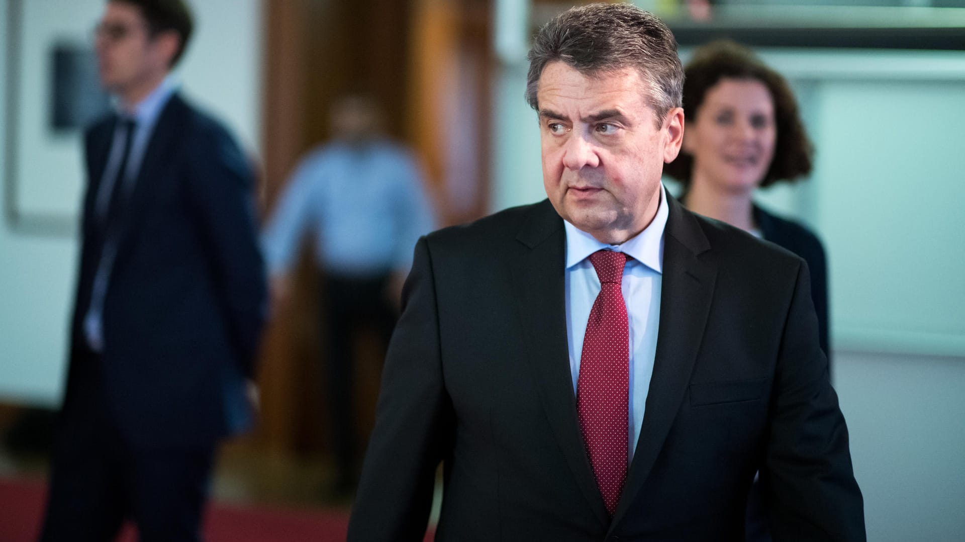 Außenminister Sigmar Gabriel (SPD) im Auswärtigen Amt in Berlin: Gabriels Versuche, die SPD vor den Sondierungen inhaltlich zu positionieren, stoßen auf Kritik.