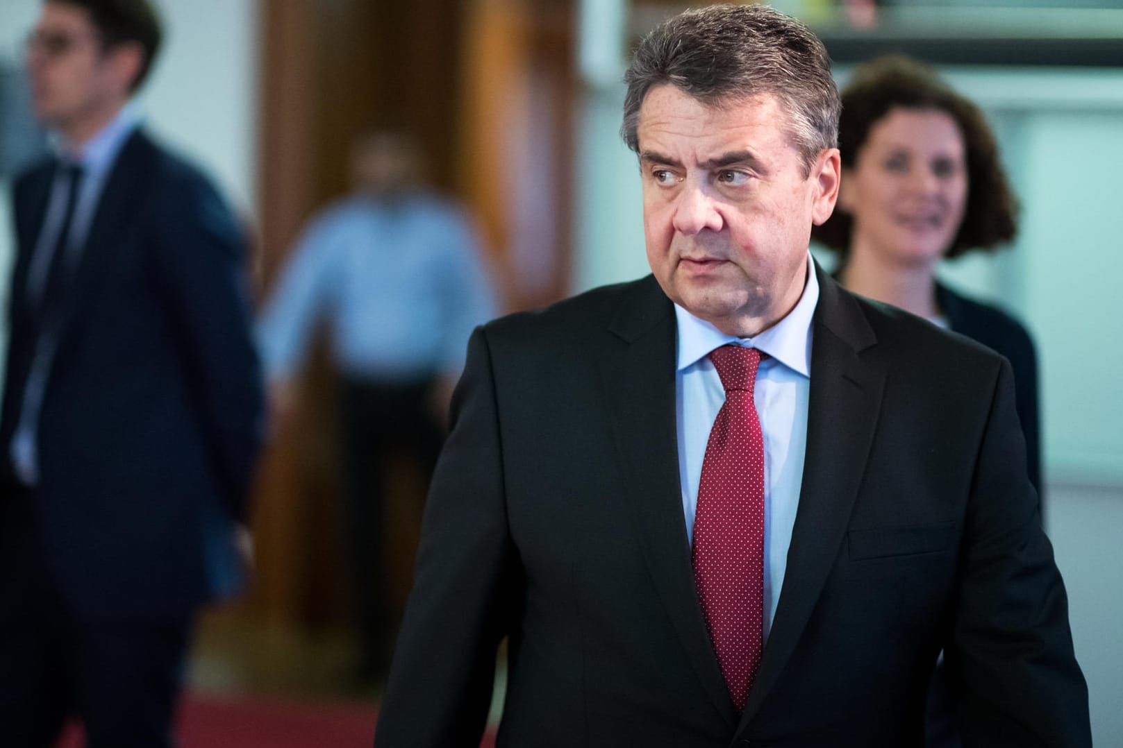 Außenminister Sigmar Gabriel (SPD) im Auswärtigen Amt in Berlin: Gabriels Versuche, die SPD vor den Sondierungen inhaltlich zu positionieren, stoßen auf Kritik.