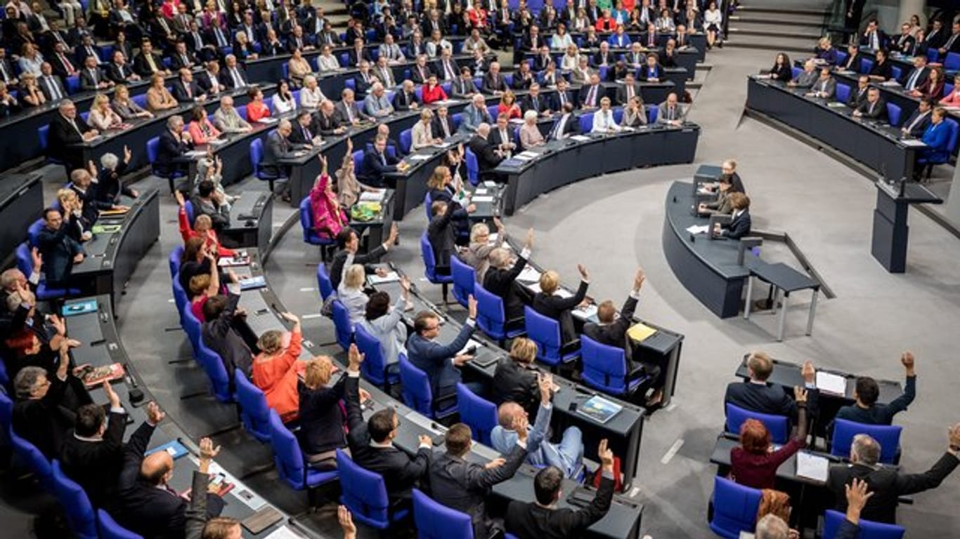 Namentliche Abstimmung über einen Gesetzentwurf im Bundestag.