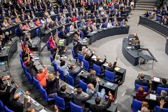 Namentliche Abstimmung über einen Gesetzentwurf im Bundestag.